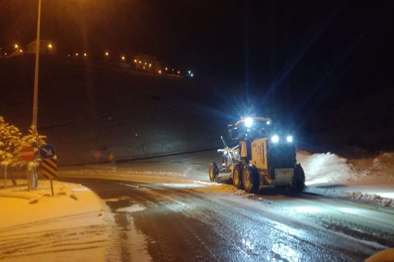 Malatya'da kar nedeni ile kapanan yollar ulaşıma açıldı